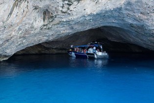 premium tour visiting the blue cave in cabrera