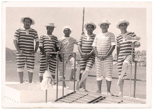 erste Bootsbesatzungsmitglieder